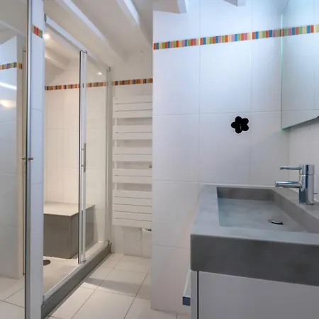 Appartement Pieds Dans L'eau Et Vue Mer A